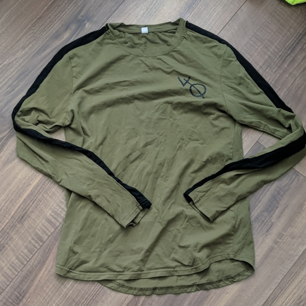 6/$25 Men's Green VO Longsleeve Shirt